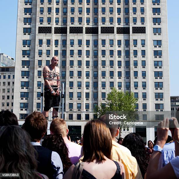 Street Entertainer On Londons Southbank Stock Photo - Download Image Now - Escape Artist, Acting - Performance, Art