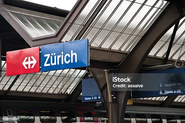 Stazione Centrale Di Zurigo Svizzera - Fotografie stock e altre immagini di Ferrovie Federali Svizzere - Ferrovie Federali Svizzere, Treno, Binario di stazione ferroviaria
