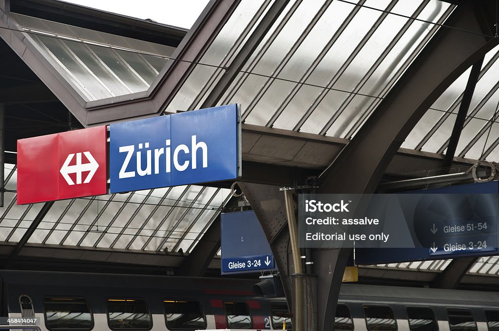 Główny dworzec w Zurychu, Szwajcaria - Zbiór zdjęć royalty-free (Pociąg)