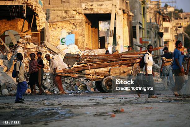 Życie Po Trzęsienie Ziemi Na Haiti - zdjęcia stockowe i więcej obrazów Port-au-Prince - Port-au-Prince, Brudny, Edytorski