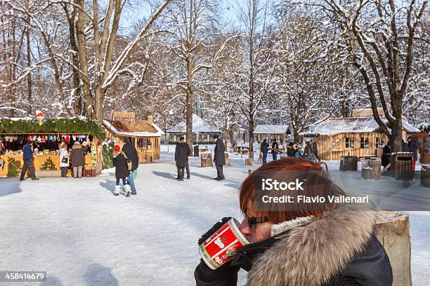 술마시기 멀드 와인에 유클리드의 뮌헨 영국 정원 뮌헨 문화에 대한 스톡 사진 및 기타 이미지 - 문화, 겨울, 눈-냉동상태의 물