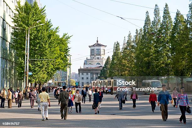 Photo libre de droit de La Rue À Pyongyang banque d'images et plus d'images libres de droit de Corée du Nord - Corée du Nord, Pyongyang, Personne humaine