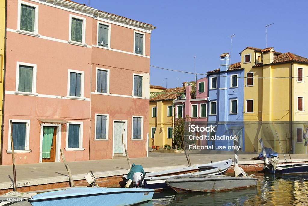 Бурано Остров в солнечный летний день, Venice - Стоковые фото Архитектура роялти-фри