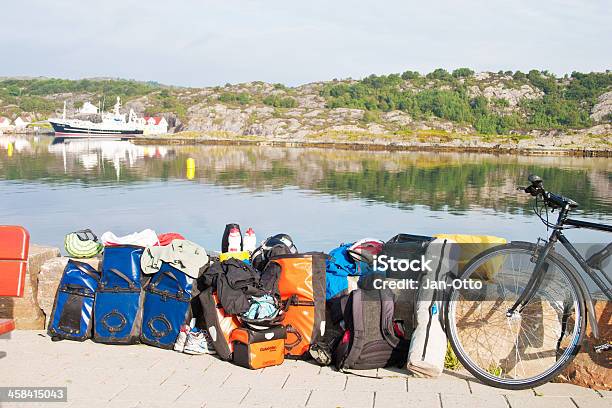 Reisen Sie Mit Dem Fahrrad Durch Norwegen Stockfoto und mehr Bilder von Abenteuer - Abenteuer, Anlegestelle, Editorial