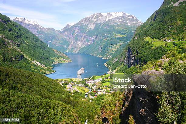 Geirangerfjord Mit Flydalsjuvet In Norwegen Stockfoto und mehr Bilder von Editorial - Editorial, Entspannung, Farbbild