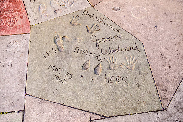 handprints in hollywood boulevard - joanne woodward foto e immagini stock