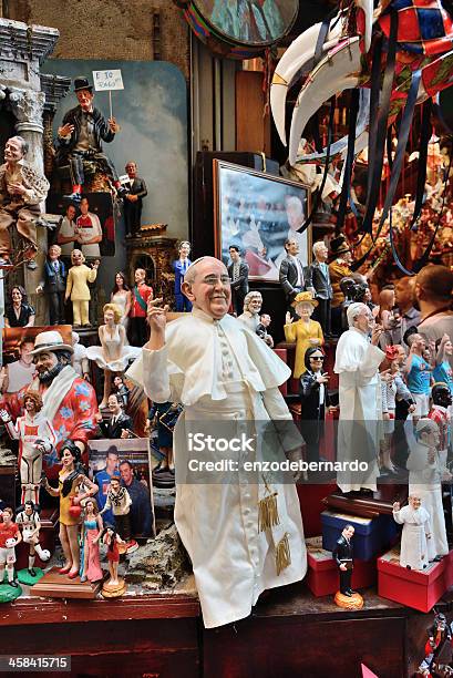 Foto de Famoso Bonecos De Nápoles e mais fotos de stock de Papa Francisco - Papa Francisco, Artesão, Berço