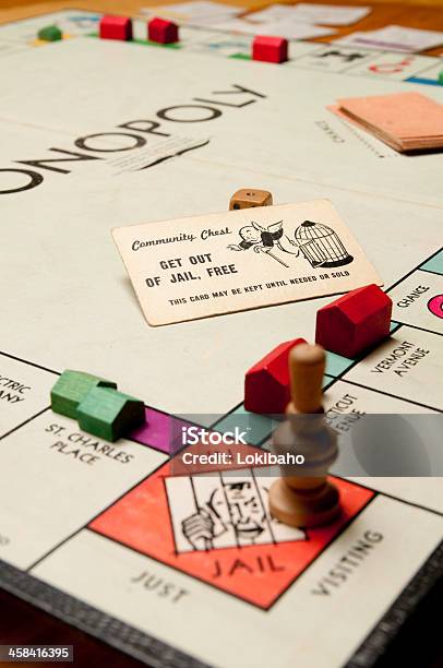 칸슐러 독점 게임 나무 조각 Monopoly에 대한 스톡 사진 및 기타 이미지 - Monopoly, 카드-여가활동 게임, 0명