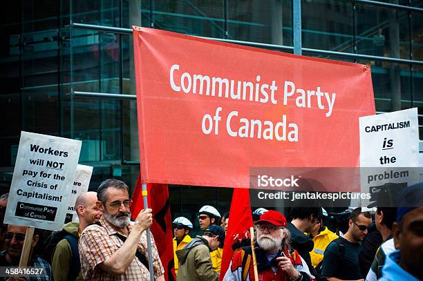 Photo libre de droit de Parti Communiste Du Canada banque d'images et plus d'images libres de droit de Adulte - Adulte, Canada, Cohue