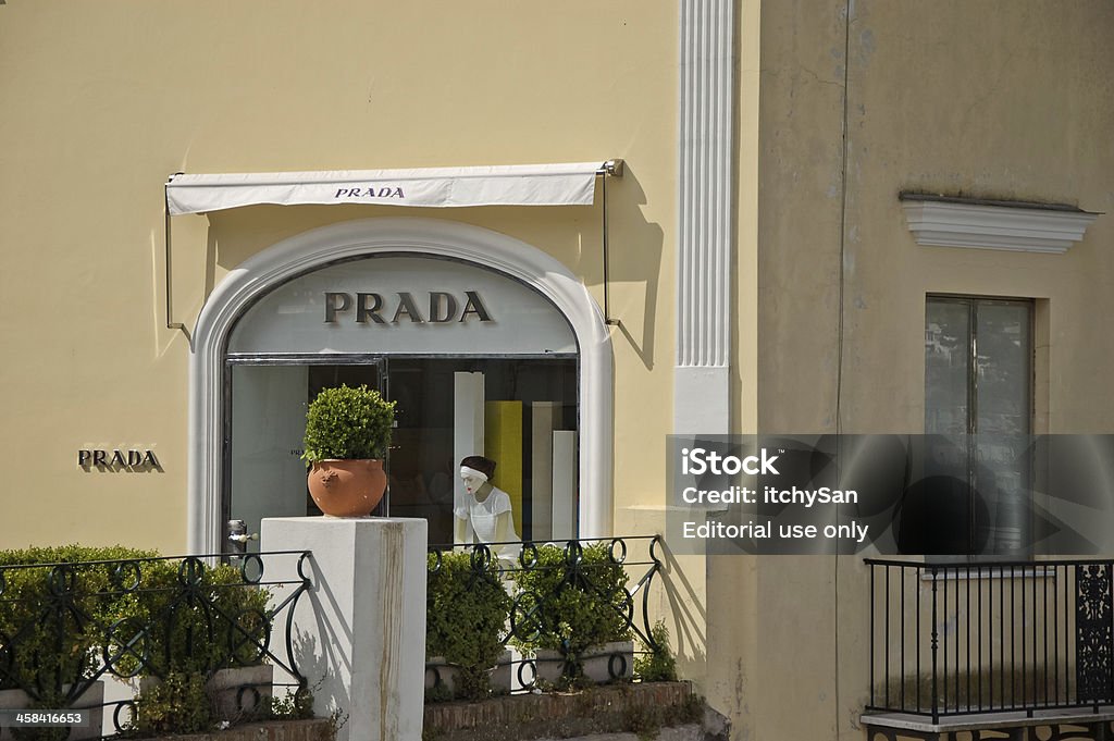 Prada のショップ - 店のロイヤリティフリーストックフォト