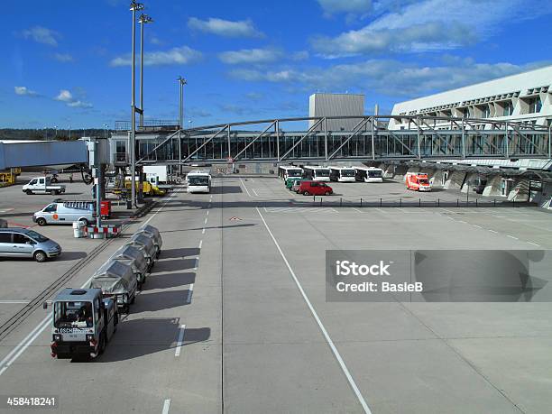 Flughafen Stuttgartechterdingen Deutschland Stockfoto und mehr Bilder von Fracht - Fracht, Stuttgart, Arbeiter