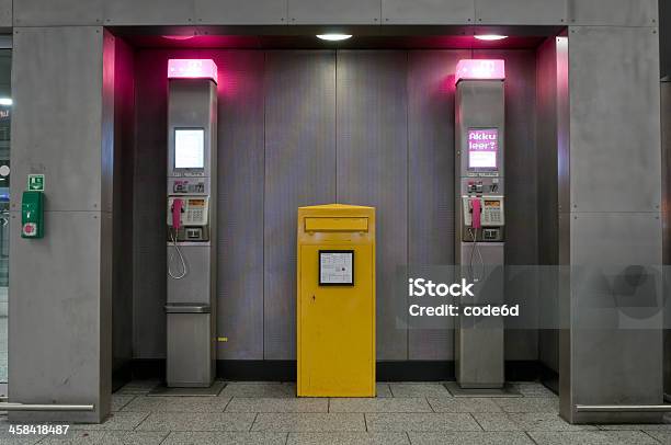 Deutsche Telekom Telefonzellen In Frankfurt Airport Stockfoto und mehr Bilder von Deutschland