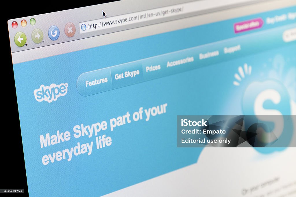 Skype site Web consultées sur le téléviseur LCD à écran plat - Photo de Adresse internet libre de droits