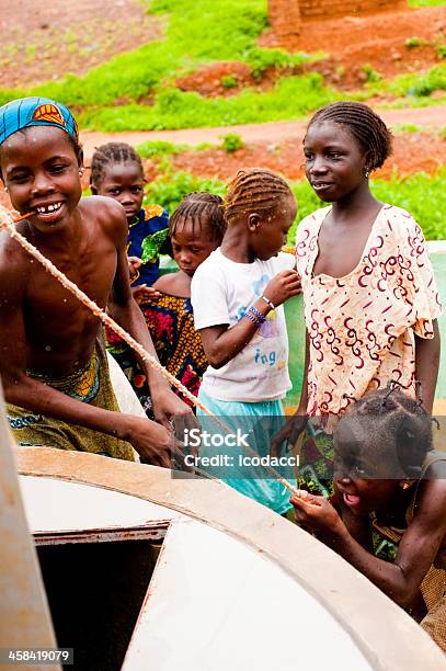 Acqua In Abbondanza - Fotografie stock e altre immagini di Acqua - Acqua, Acqua potabile, Africa