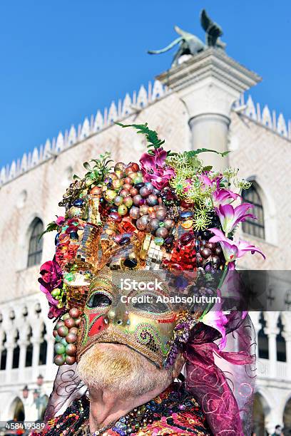 Frutaflor Dourada Máscara De Carnaval De Veneza Itália De 2013 - Fotografias de stock e mais imagens de Carnaval - Evento de celebração