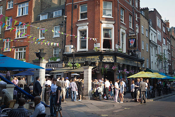 сцена на barrett и james street, london - marylebone стоковые фото и изображения