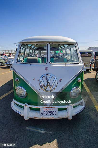 Blickdeluxekleinbusses Typ 2 Samba Bus Stockfoto und mehr Bilder von Altertümlich - Altertümlich, Auto, Autoausstellung