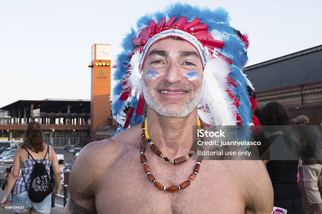 Pessoas participantes na parada Orgulho Gay de Madrid - Foto de stock de Adulto royalty-free