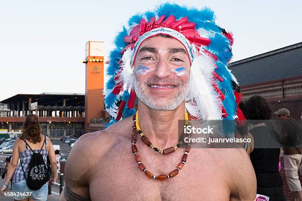 Foto de Pessoas Participantes Na Parada Orgulho Gay De Madrid e mais fotos de stock de Adulto