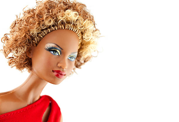 poupée de barbie dépouillé foncé - ethnic editorial make up colors photos et images de collection