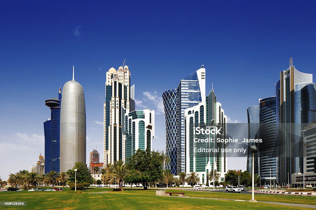 Doha Corniche, znany również jako dzielnicy West Bay w Katarze - Zbiór zdjęć royalty-free (Ad-Dauha)