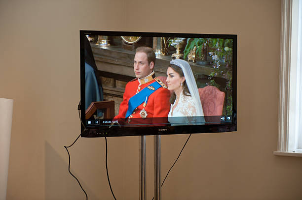 die königliche hochzeit im fernsehen in london, england - catharine stock-fotos und bilder