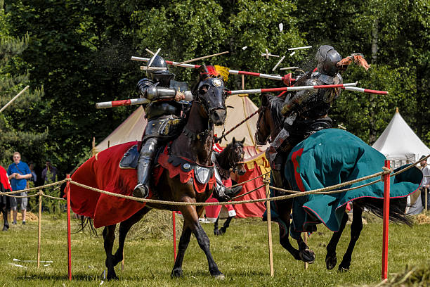 средневековая рыцари рыцарский турнир - chorzow стоковые фото и изображения
