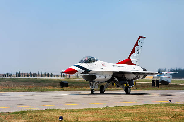 united state 空軍 - flying air vehicle performance airshow ストックフォトと画像