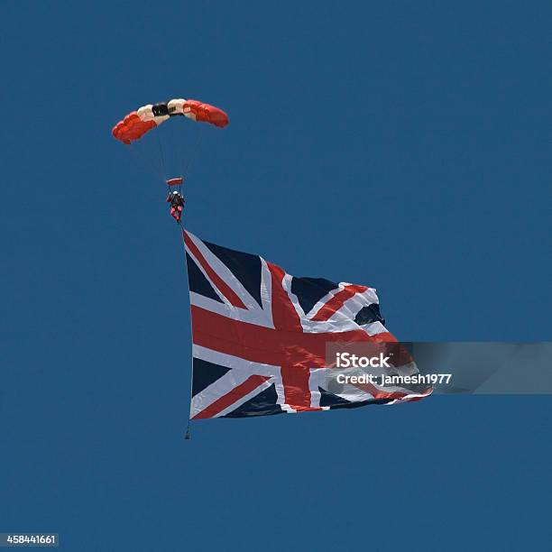Czerwone Diabły - zdjęcia stockowe i więcej obrazów Flaga Wielkiej Brytanii - Flaga Wielkiej Brytanii, Spadochron, Spadochroniarstwo