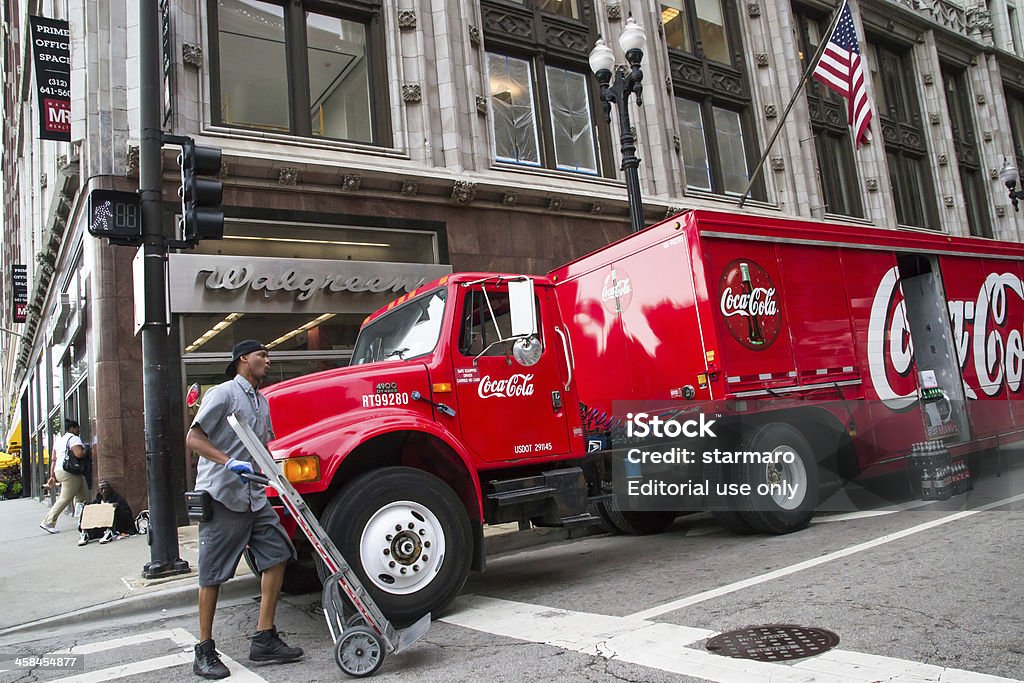 coca cola camion - Foto stock royalty-free di Ambientazione esterna