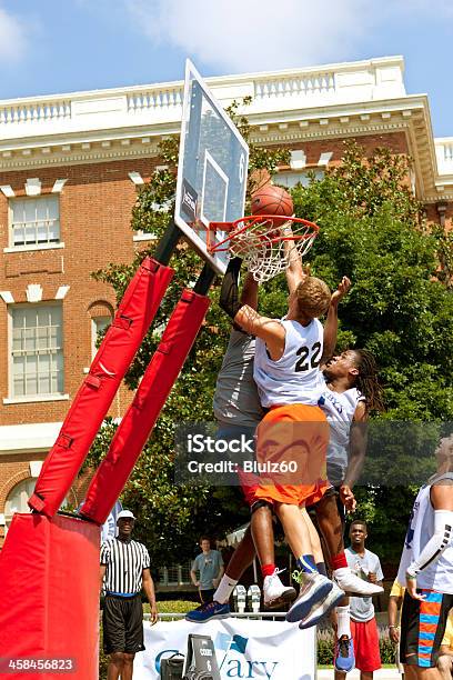 Männer Kämpfen Für Den Ball Über Dem Mützenrand Street Basketballturnier Stockfoto und mehr Bilder von 3×3-Basketball