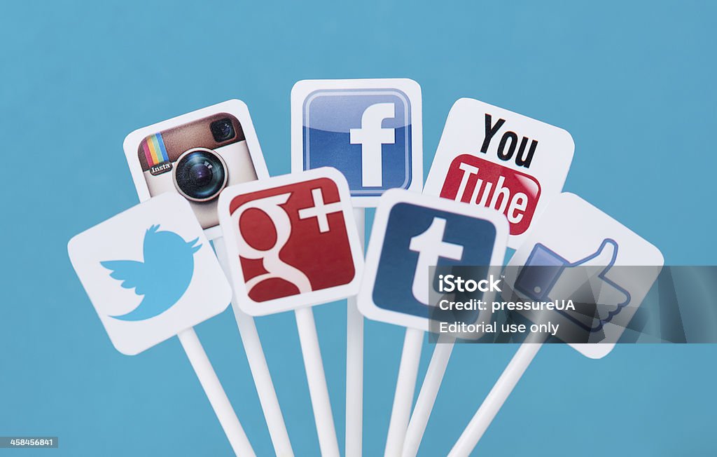 Icônes des médias sociaux en plastique les panneaux - Photo de Icône de réseau social libre de droits