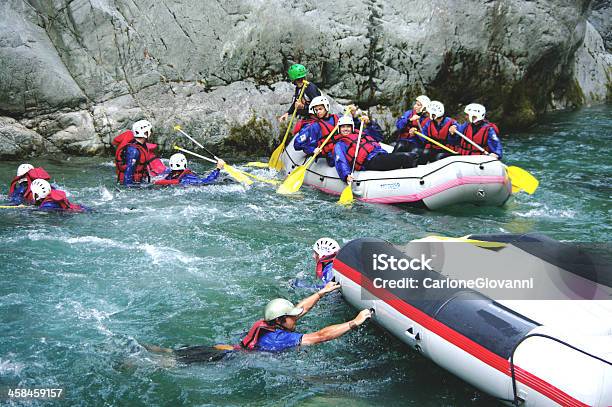 Rafting Accidente Foto de stock y más banco de imágenes de Accesorio de cabeza - Accesorio de cabeza, Actividad, Actividad al aire libre