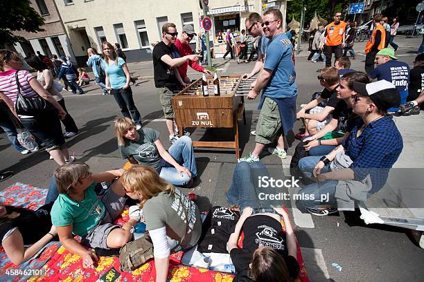 Chillen In Den Karneval Der Kulturen In Berlin Stockfoto und mehr Bilder von Berlin - Berlin, Besuchen, Deutschland