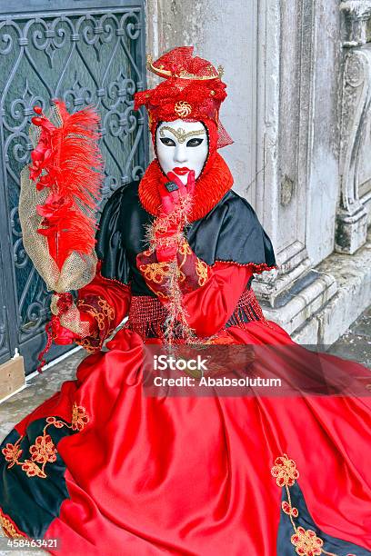 Foto de Red Mulher Com Máscara De Carnaval De 2013 Veneza Itália e mais fotos de stock de Adulto