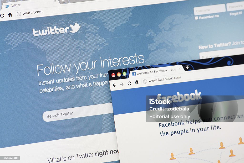 Twitter i Facebook Strona na ekranie laptopa do domu - Zbiór zdjęć royalty-free (.com)