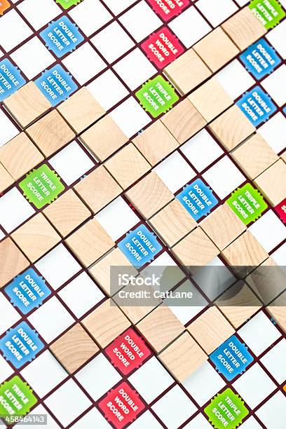 O Scrabble Tabuleiro Com Placas Em Branco - Fotografias de stock e mais imagens de Palavras-cruzadas - Palavras-cruzadas, Brinquedo, Comunicação