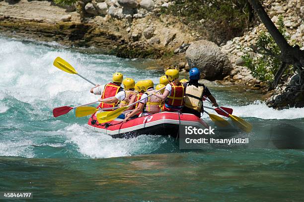 Rafting - Fotografie stock e altre immagini di Ambientazione esterna - Ambientazione esterna, Attività, Attività all'aperto