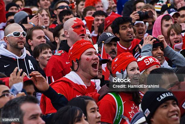 Nägel Kauen Momente Stockfoto und mehr Bilder von Olympische Spiele - Olympische Spiele, Kanadische Olympiamannschaft, Fan