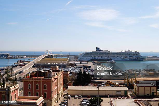 バルセロナ港はクルーズ船スペイン - Horizonのストックフォトや画像を多数ご用意 - Horizon, カタルーニャ州, クルーズ船