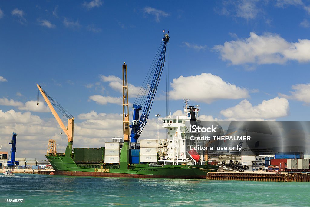 Navio Cargueiro ancorada no porto de miami - Royalty-free Atracado Foto de stock