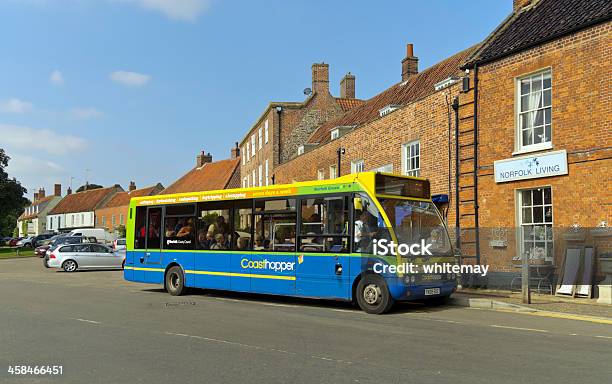 Coasthopper Autocarro No Mercado De Burnham - Fotografias de stock e mais imagens de Aldeia - Aldeia, Norfolk - East Anglia, Paragem de Autocarro