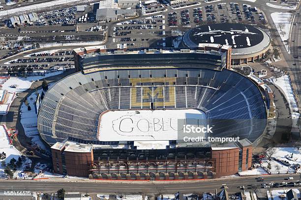 Escuela Espíritu De La Universidad De Michigan Foto de stock y más banco de imágenes de Universidad de Michigan - Universidad de Michigan, Estadio, Fútbol americano