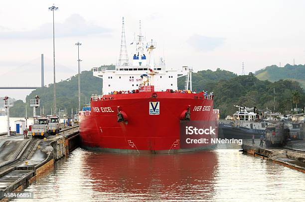 Химическая Танкер Судно В Мирафлорес Locks Панамский Канал — стоковые фотографии и другие картинки Нефтяной танкер