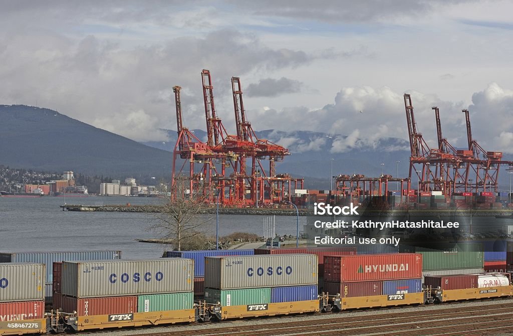 Puerto de contenedores de carga, burrand entrada en el área metropolitana de Vancouver, British Columbia - Foto de stock de Aire libre libre de derechos