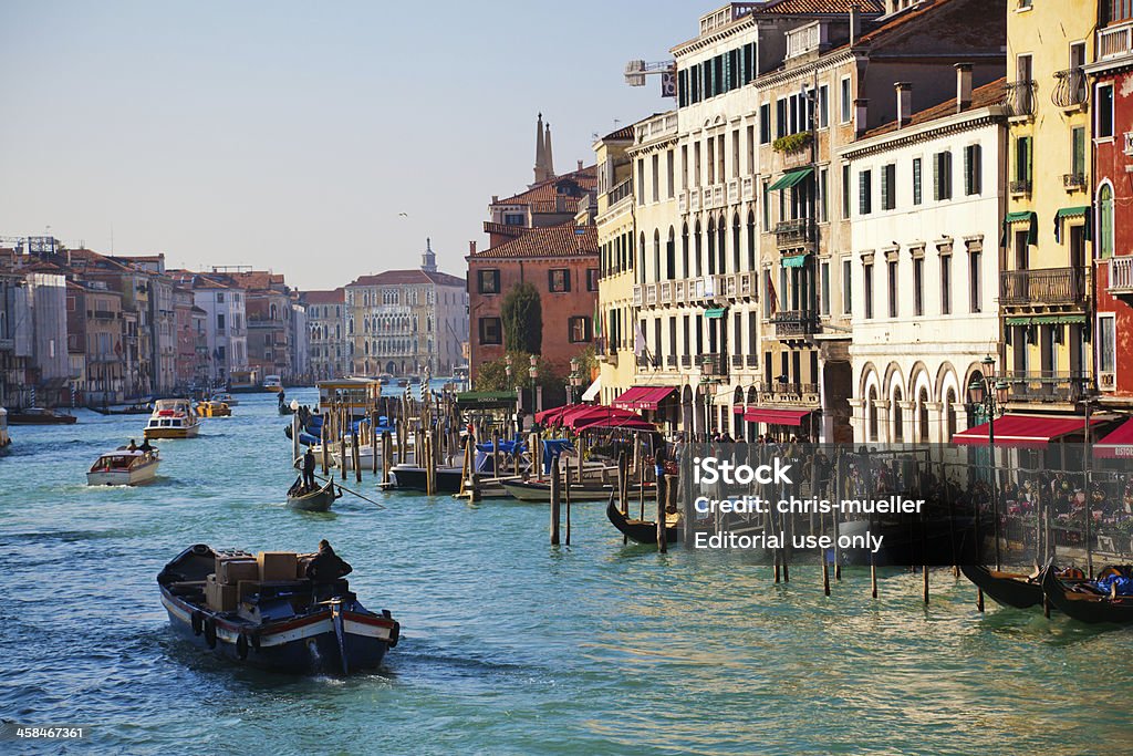 Гранд-канал в Венеции, Италия - Стоковые фото Берег реки роялти-фри