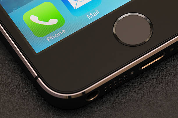 apple iphone 5s вид удостоверение - iphone human hand iphone 5 smart phone стоковые фото и изображения