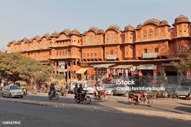 Photo libre de droit de Bâtiments Traditionnels Rose De Jaipur Inde banque d'images et plus d'images libres de droit de Architecture - Architecture, Bâtiment vu de l'extérieur, Circulation routière