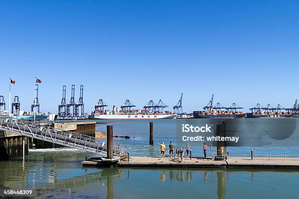 Gettata Alla Shotley Affacciato Felixstowe - Fotografie stock e altre immagini di Acqua - Acqua, Ambientazione esterna, Attrezzatura