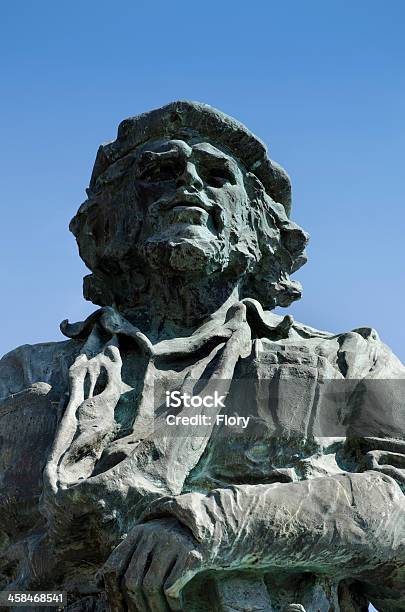 Estatua Del Che Guevara Foto de stock y más banco de imágenes de Bandera nacional - Bandera nacional, Bronce - Aleación, Che Guevara